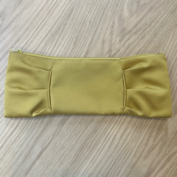 Brontibay Paris - Mustard Yellow Satin Bow Clutch Purse with Zip - Picture 1 of 11